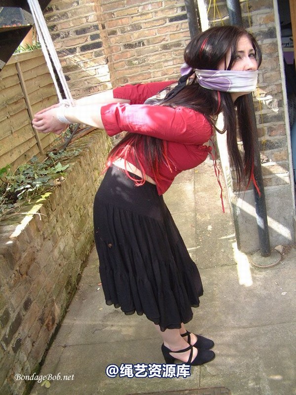 bondagebob - Lydia Tied Outdoors 第 84 张图片