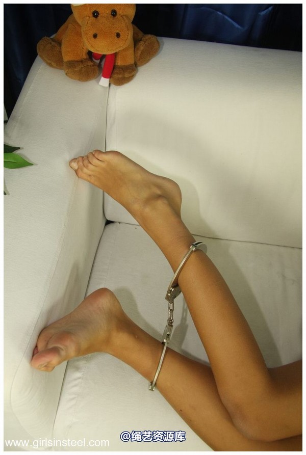 girlsinsteel - Handcuffed Tamara 第 57 张图片