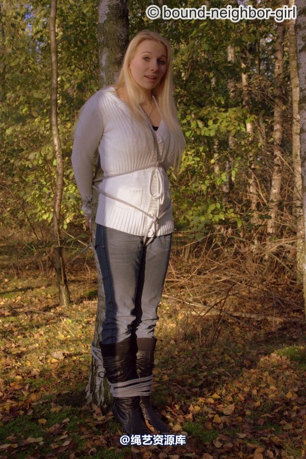 bound-neighbor-girl - Bambi - Tied up in the autumn woods Part 1 第 22 张图片