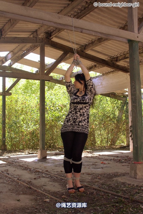 bound-neighbor-girl - Jasmin - Tied up in the ruins 2 第 17 张图片