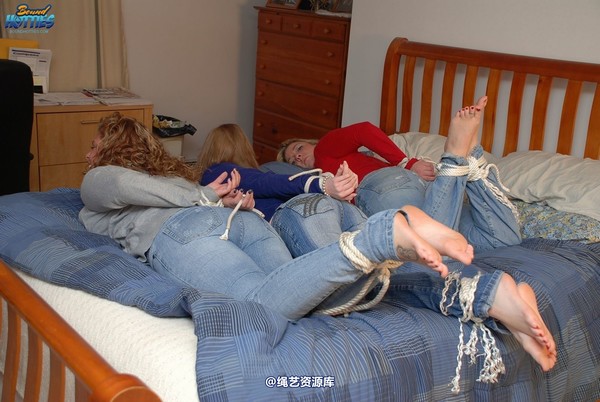boundhotties - LAINA, MARCEL & OLIVIA 第 2 张图片