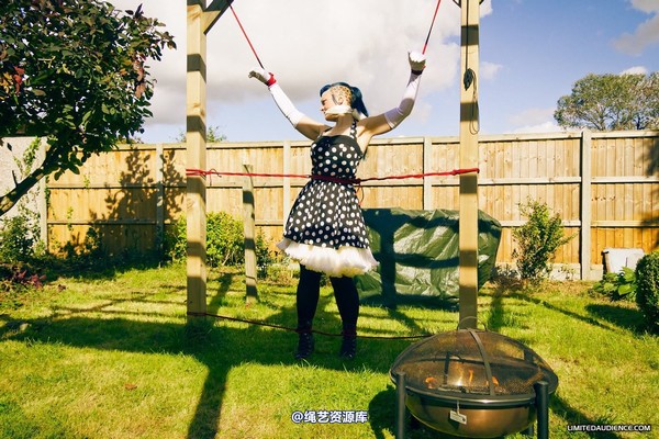 limitedaudience - 2012 raevan spread outdoors 第 15 张图片