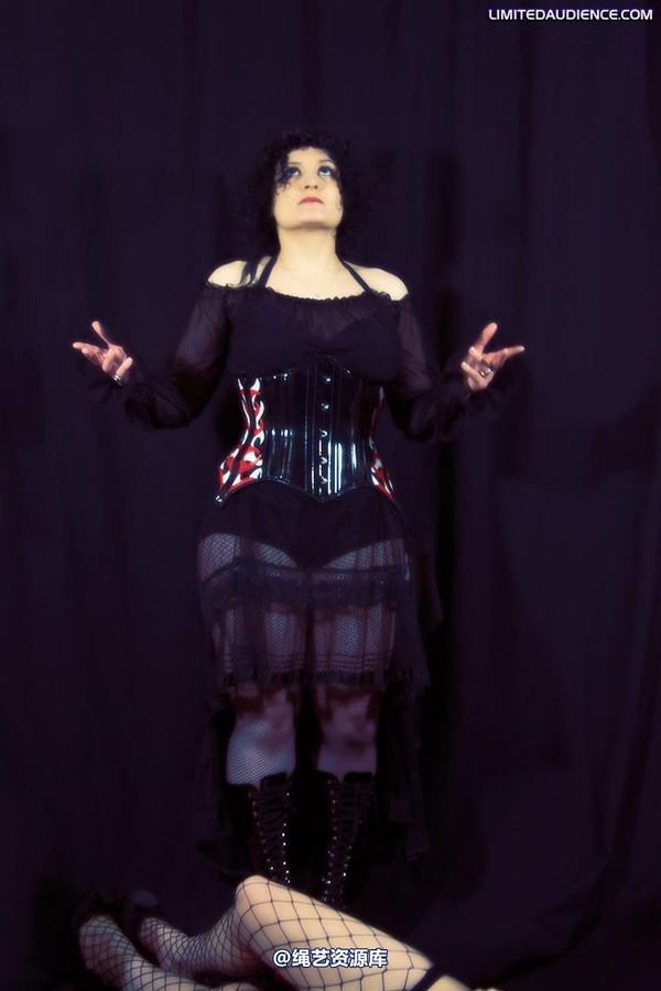 limitedaudience - 2009 elyssia livia the houdini hussy 第 29 张图片