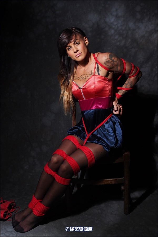simplytied - Carla tied in red rope 第 17 张图片