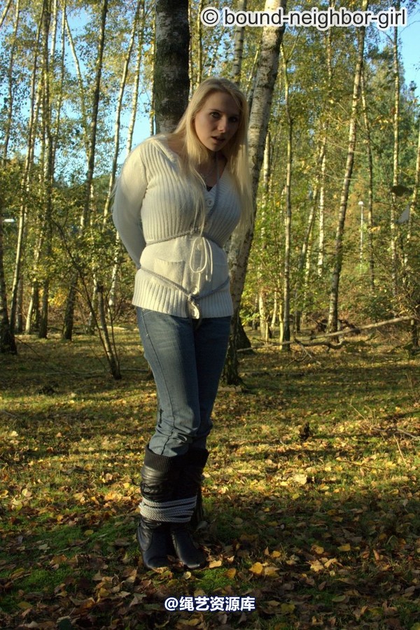 bound-neighbor-girl - Bambi - Tied up in the autumn woods Part 1 第 31 张图片