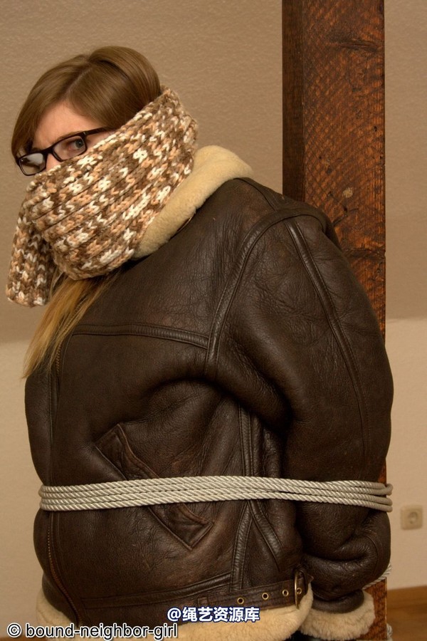 bound-neighbor-girl - Guest Melissa - Wintry robbery 第 36 张图片