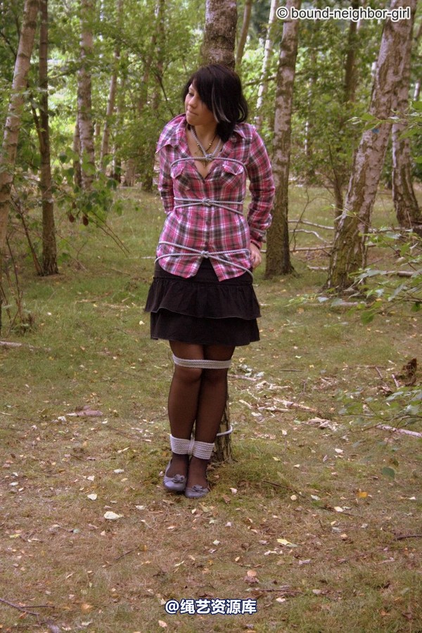 bound-neighbor-girl - Nadine - Adventure in the woods part 1 第 41 张图片