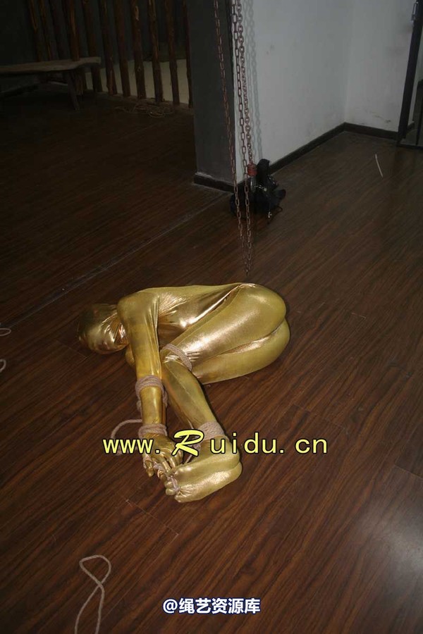 锐度主张 - 20070928第35期 影片胶衣紧缚悬吊图片 第 127 张图片