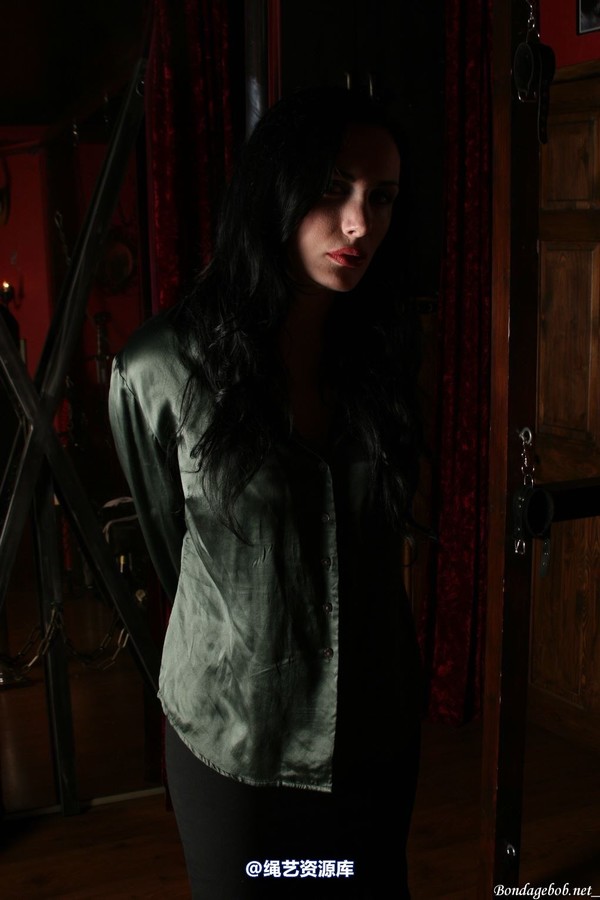 bondagebob - Morrigan Pole tied 第 10 张图片
