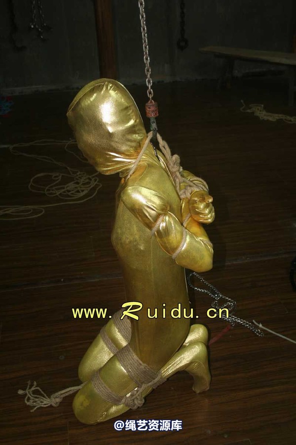锐度主张 - 20070921第34期 影片胶衣紧缚悬吊图片 第 73 张图片