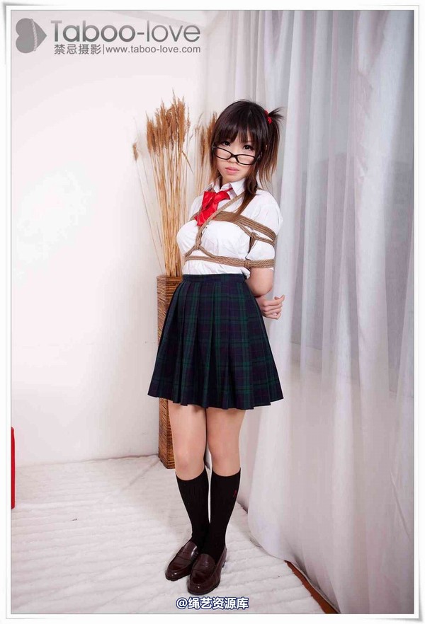 禁忌摄影 - No.040 小�� �W生制服眼�R娘 第 22 张图片