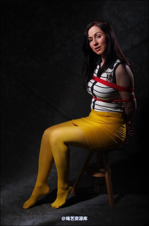 simplytied - Yellow tights red rope 第 8 张图片