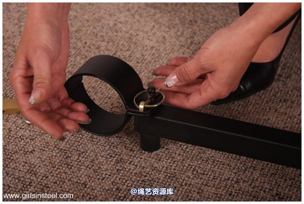 girlsinsteel - uncomfortable position 第 17 张图片