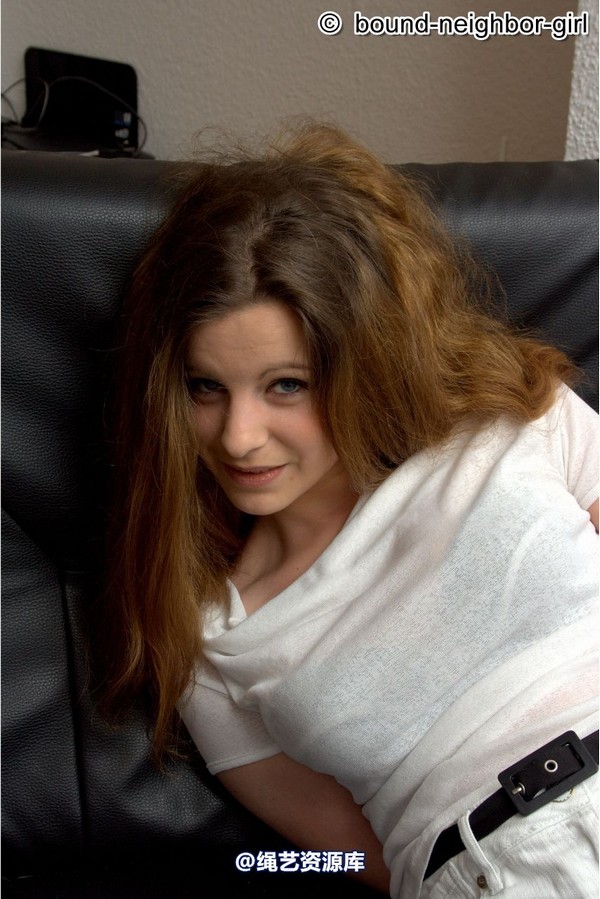 bound-neighbor-girl - Ashley tied up at the couch 第 27 张图片