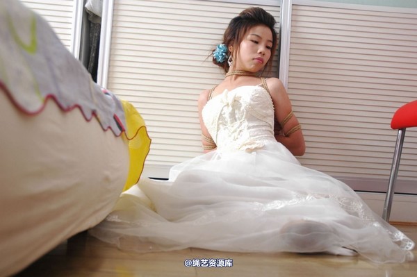 唯美之家 - 丽莎婚纱捆绑2010-7-8 第 34 张图片