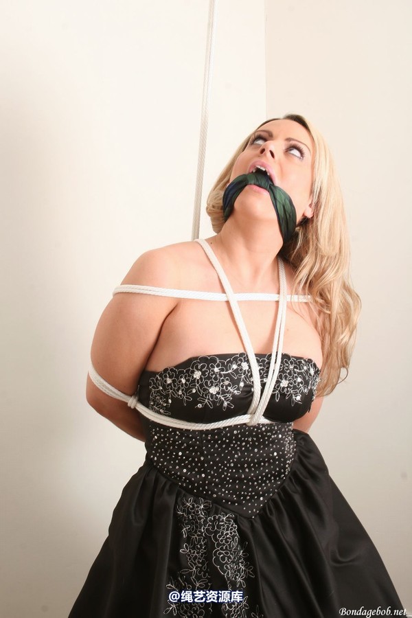bondagebob - Izzy Ball Gown 第 56 张图片