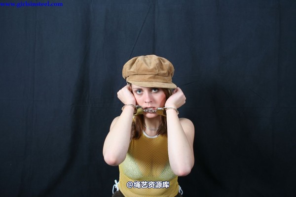girlsinsteel - Miri in cuffs 第 26 张图片