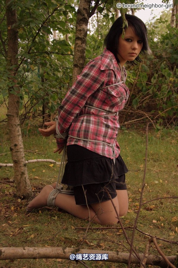 bound-neighbor-girl - Nadine - Adventure in the woods part 2 第 21 张图片