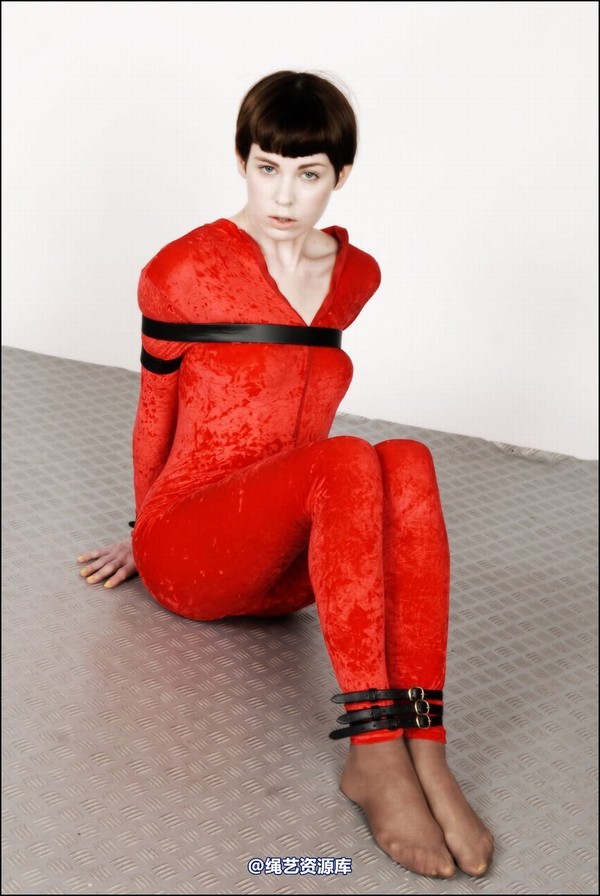 simplytied - Fawnya Red catsuit 第 12 张图片