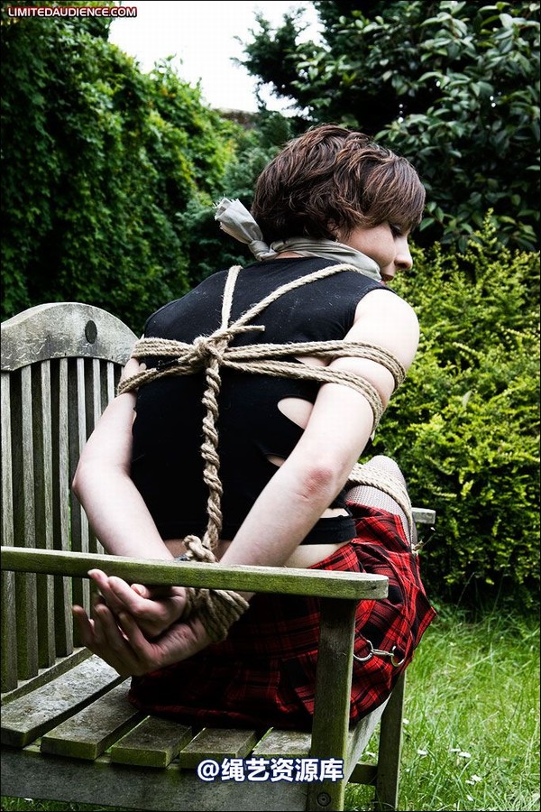 limitedaudience - 2008 ellie west bench bound wench 2 第 27 张图片