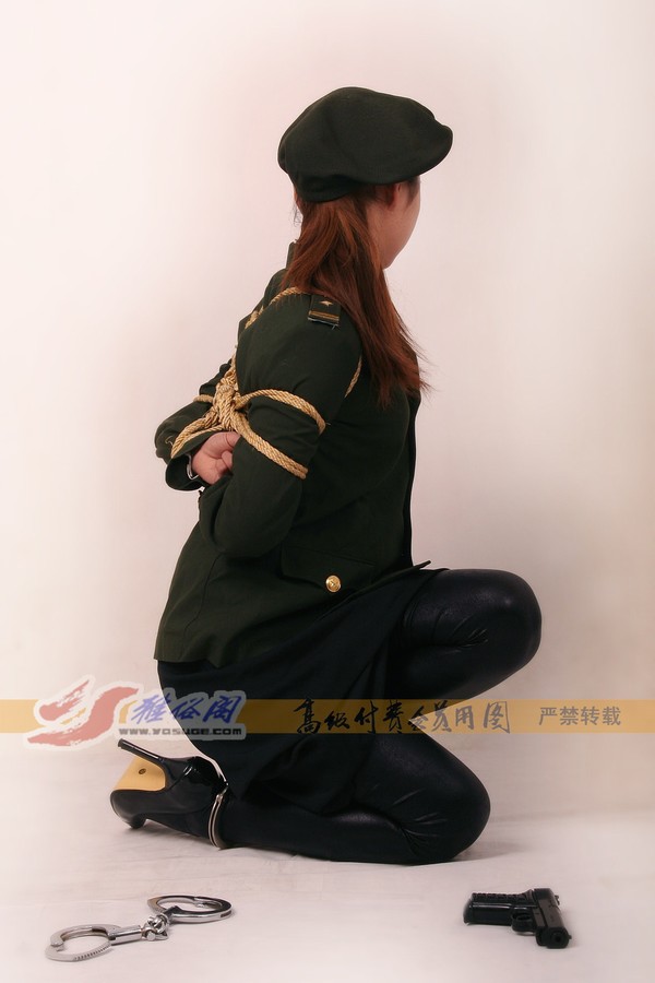 雅俗阁 - 20060422雅思警服(2) 第 35 张图片