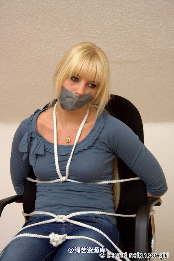 bound-neighbor-girl - Janine A - bondage games in the office 2 第 3 张图片