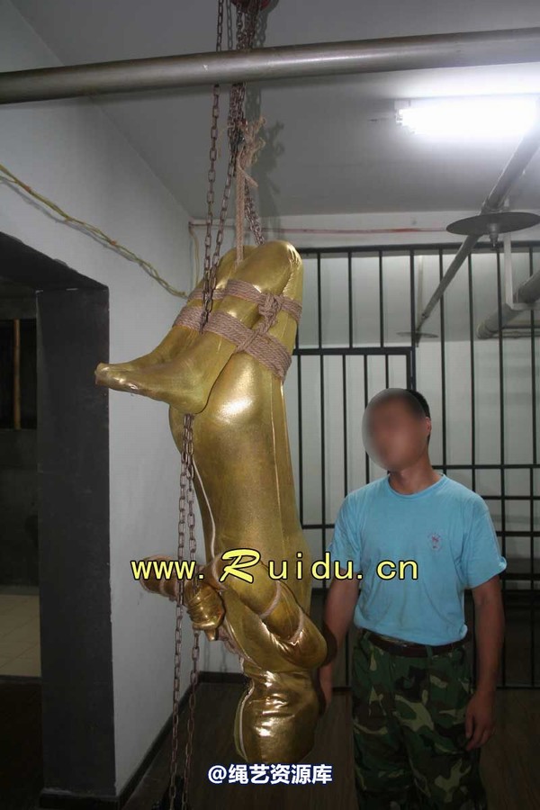 锐度主张 - 20070921第34期 影片胶衣紧缚悬吊图片 第 157 张图片