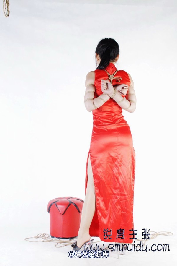 锐度主张 - 新年红旗袍五花紧缚（2011.1.2）模特：嫣儿 第 6 张图片