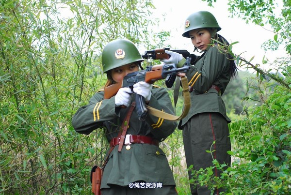 唯美之家 - 外拍军装三模特 第 251 张图片