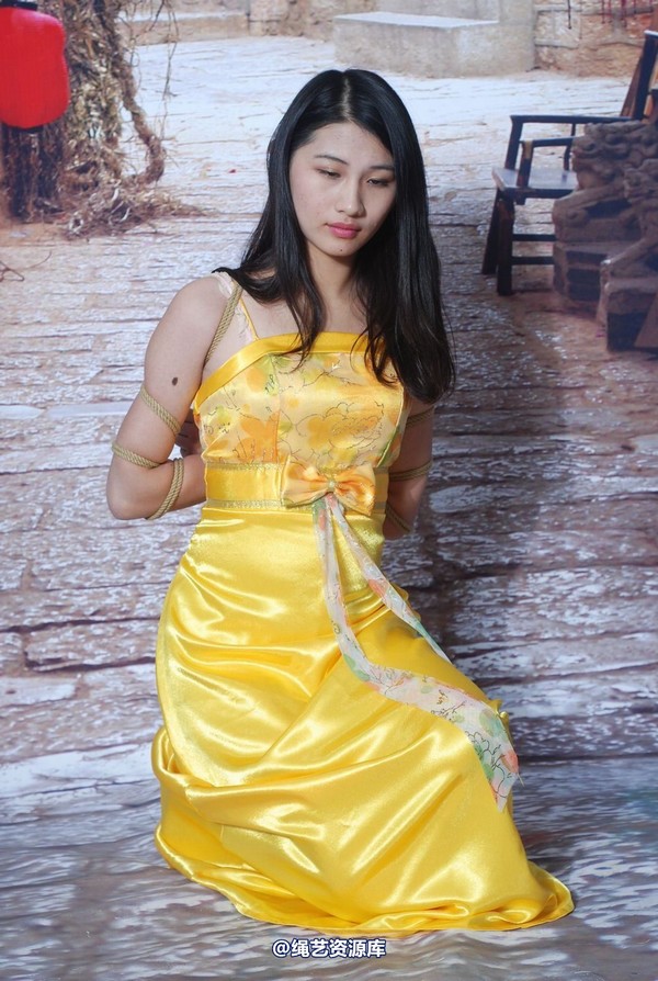 唯美之家 - 新模萧萧黄礼服 第 188 张图片