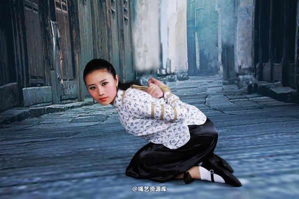 神艺缘 - 227-古朴老街上的少女 第 3 张图片