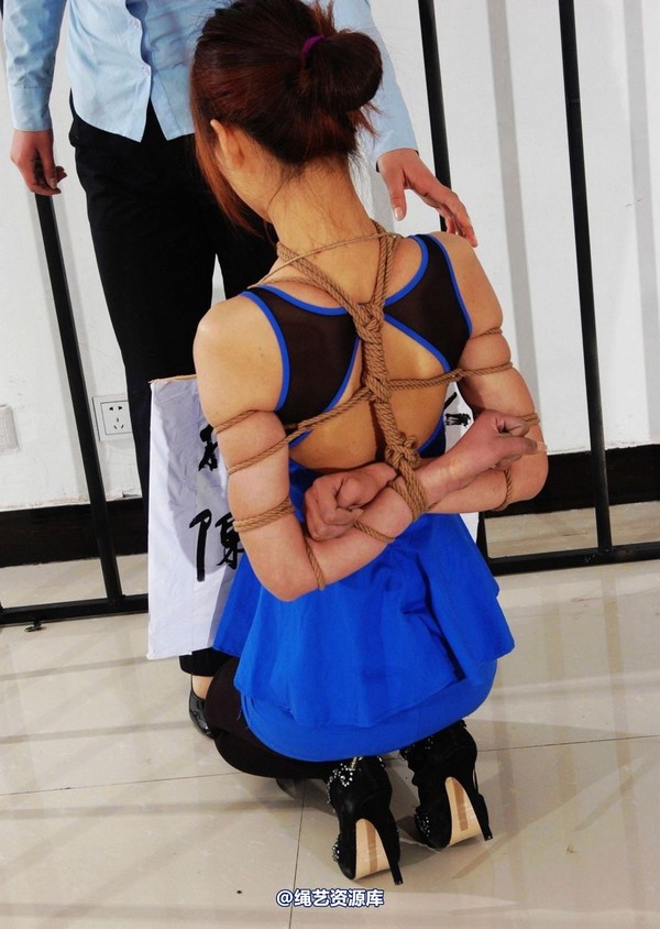 mj影视 - 倾心 前凸后翘的性感黑丝女犯-2013-03-26 第 111 张图片