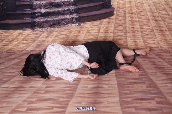 神艺缘 - 044-甜甜--带着镣铐做清洁 第 21 张图片