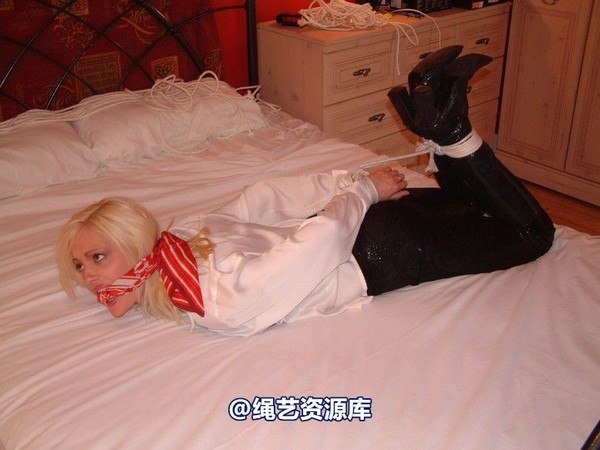 bondagebob - Angelica Vamp Hogtied 第 7 张图片