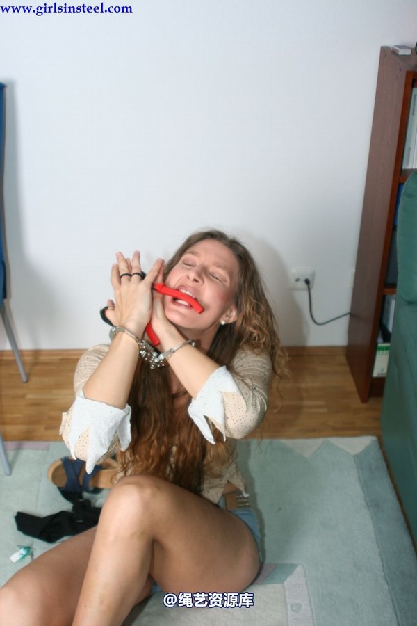girlsinsteel - Jasmin is playing with handcuffs 第 40 张图片