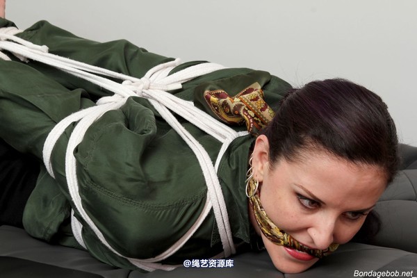 bondagebob - Caroline Pierce Tight Hogtie 第 115 张图片