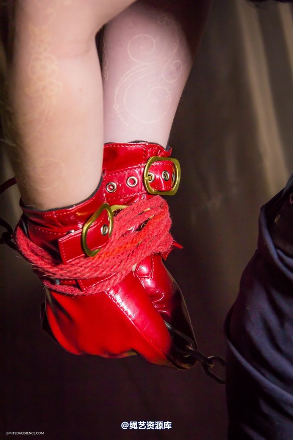limitedaudience - 2014 caroline pierce chain gauntlet 第 30 张图片