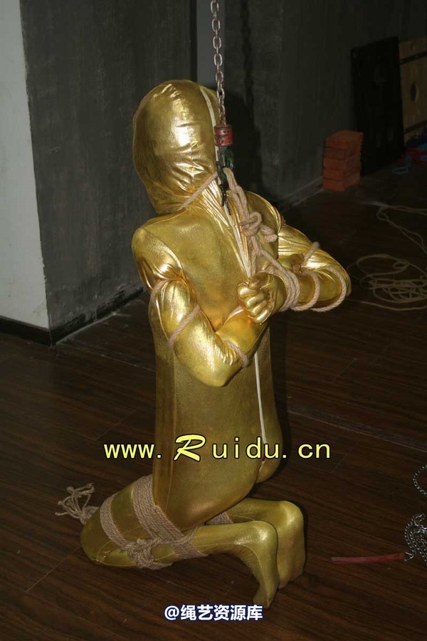 锐度主张 - 20070921第34期 影片胶衣紧缚悬吊图片 第 86 张图片
