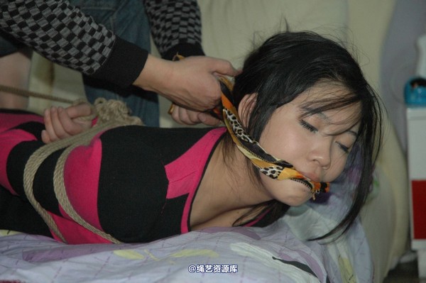 唯美之家 - 2010-12-29雪儿挣扎逃脱。 第 110 张图片