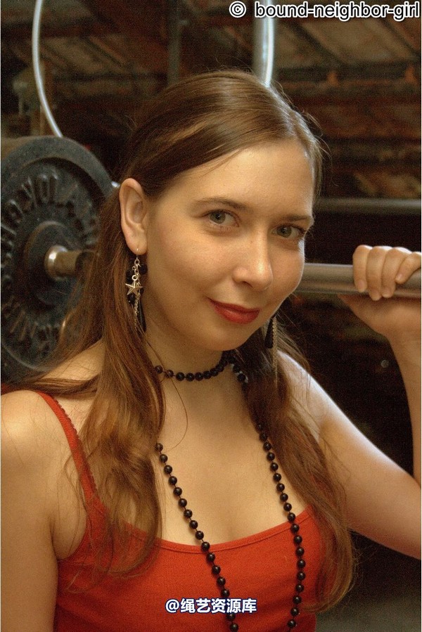 bound-neighbor-girl - Leonie must do fitness 第 5 张图片