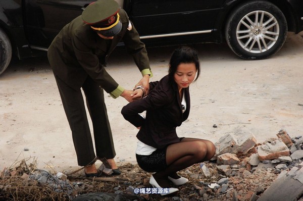 mj影视 - 倾心罪恶红唇1 第 391 张图片