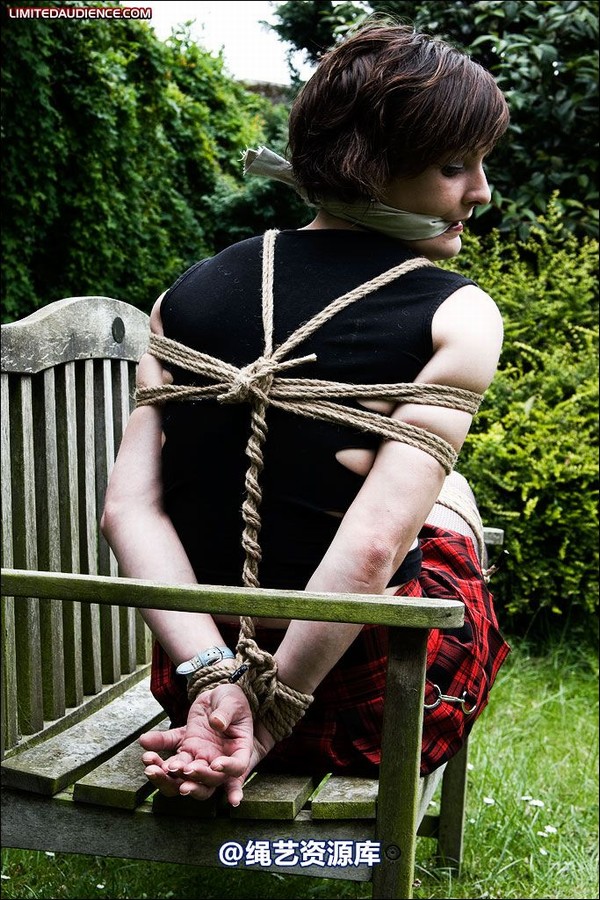 limitedaudience - 2008 ellie west bench bound wench 2 第 25 张图片