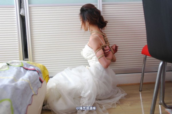 唯美之家 - 丽莎婚纱捆绑2010-7-8 第 20 张图片