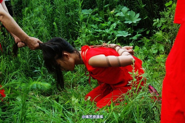 mj影视 - 血的代价-红罪衣刑场木驴斩－梅晓芳2013-08-26 第 176 张图片