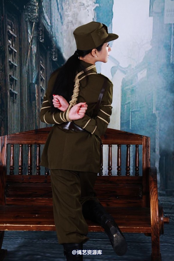 神艺缘 - 235-美式女制服 第 25 张图片