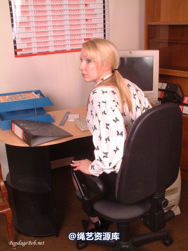 bondagebob - Missey Late at the office 第 5 张图片