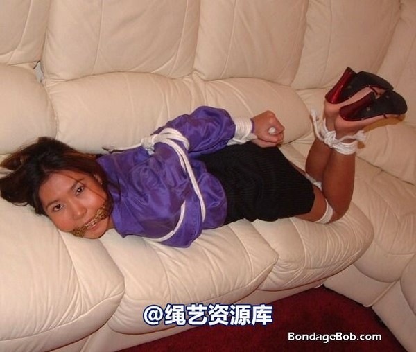 bondagebob - Luxi On my sofa 第 29 张图片