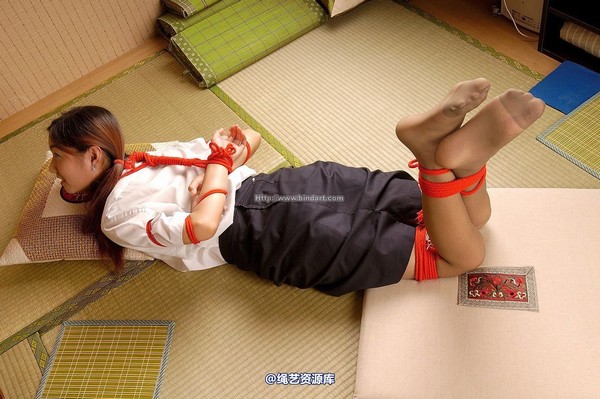 丽柜美束 - 2005-08-16 第 18 张图片