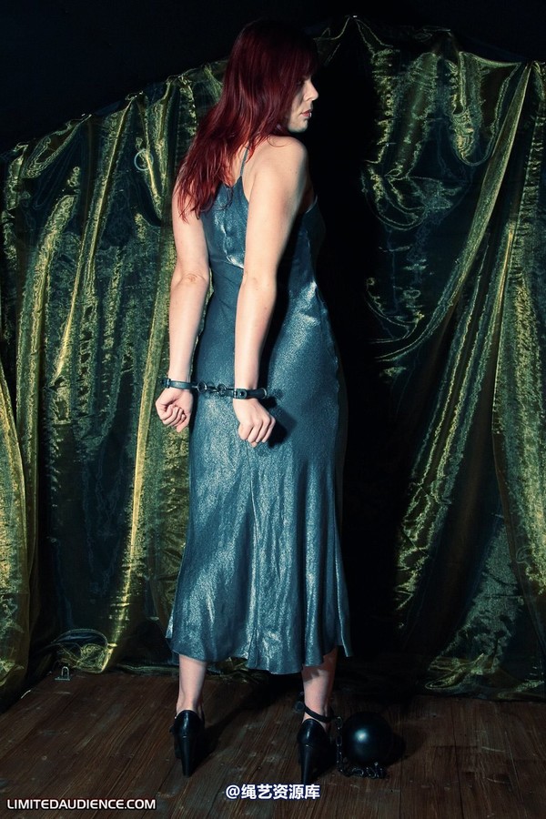 limitedaudience - 2010 scarlett in ball and chains 第 12 张图片