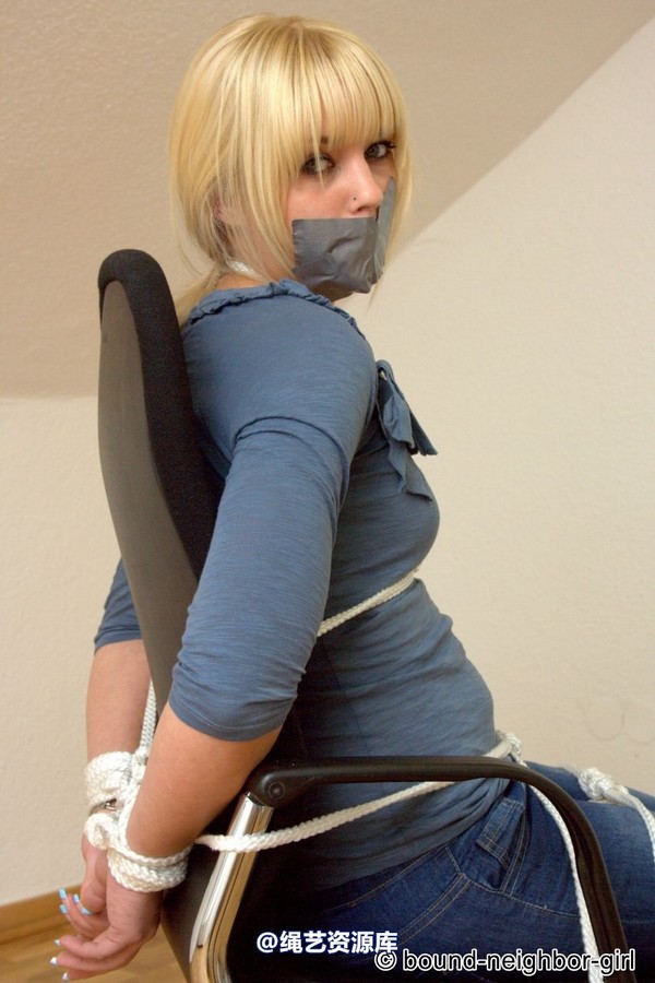 bound-neighbor-girl - Janine A - bondage games in the office 2 第 8 张图片